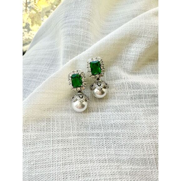 Elongated radiant cut emerald cubic zirconia dangle  pearl earrings - Picture 2 of 3